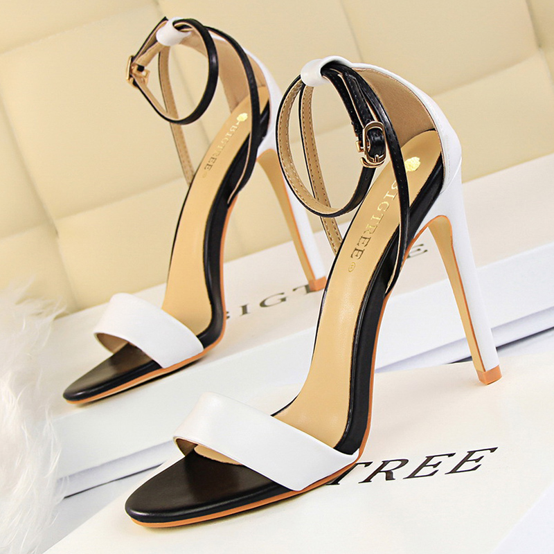 รองเท้าส้นสูงหนังสีดำขาวแบบเรี - Women'S Fashion Q บทวิจารณ์และราคา